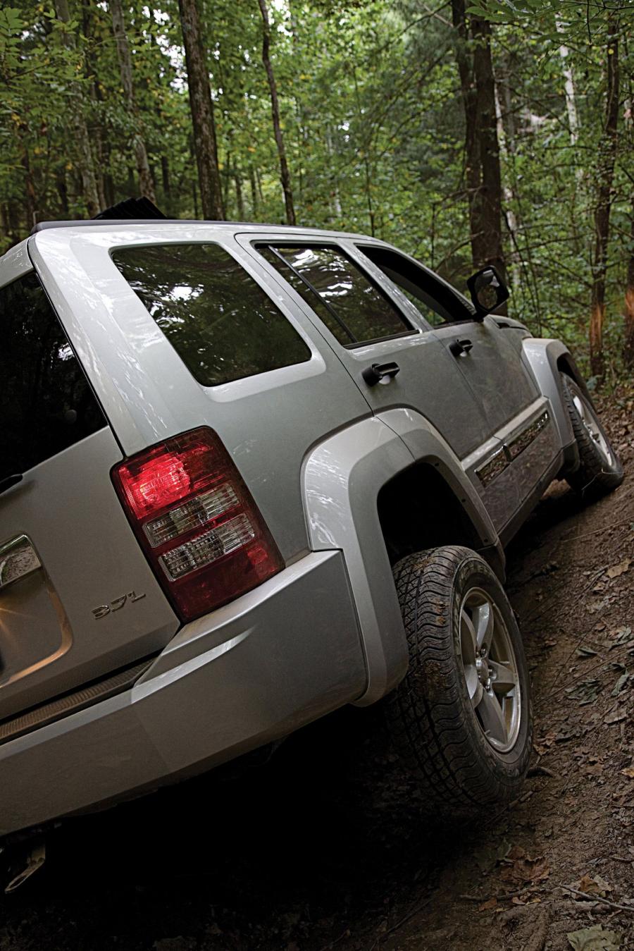  Jeep Liberty 2008 года  (фото 40 из 98)